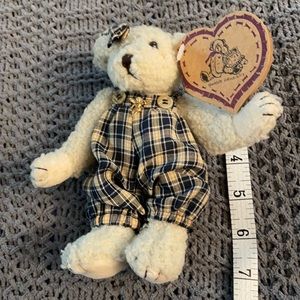 Heartfelt Collection American Artist jointed bear